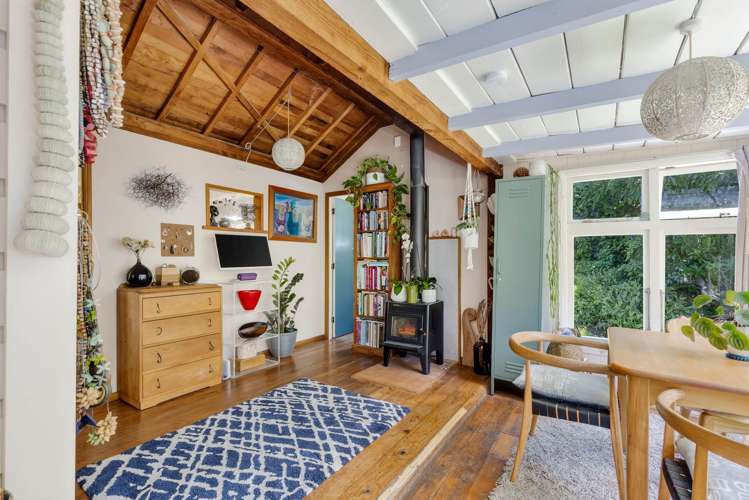 6 Airlie Street Glenduan_9