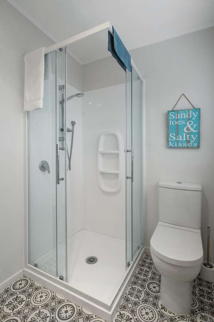 8 Sandleigh Drive Athenree_13