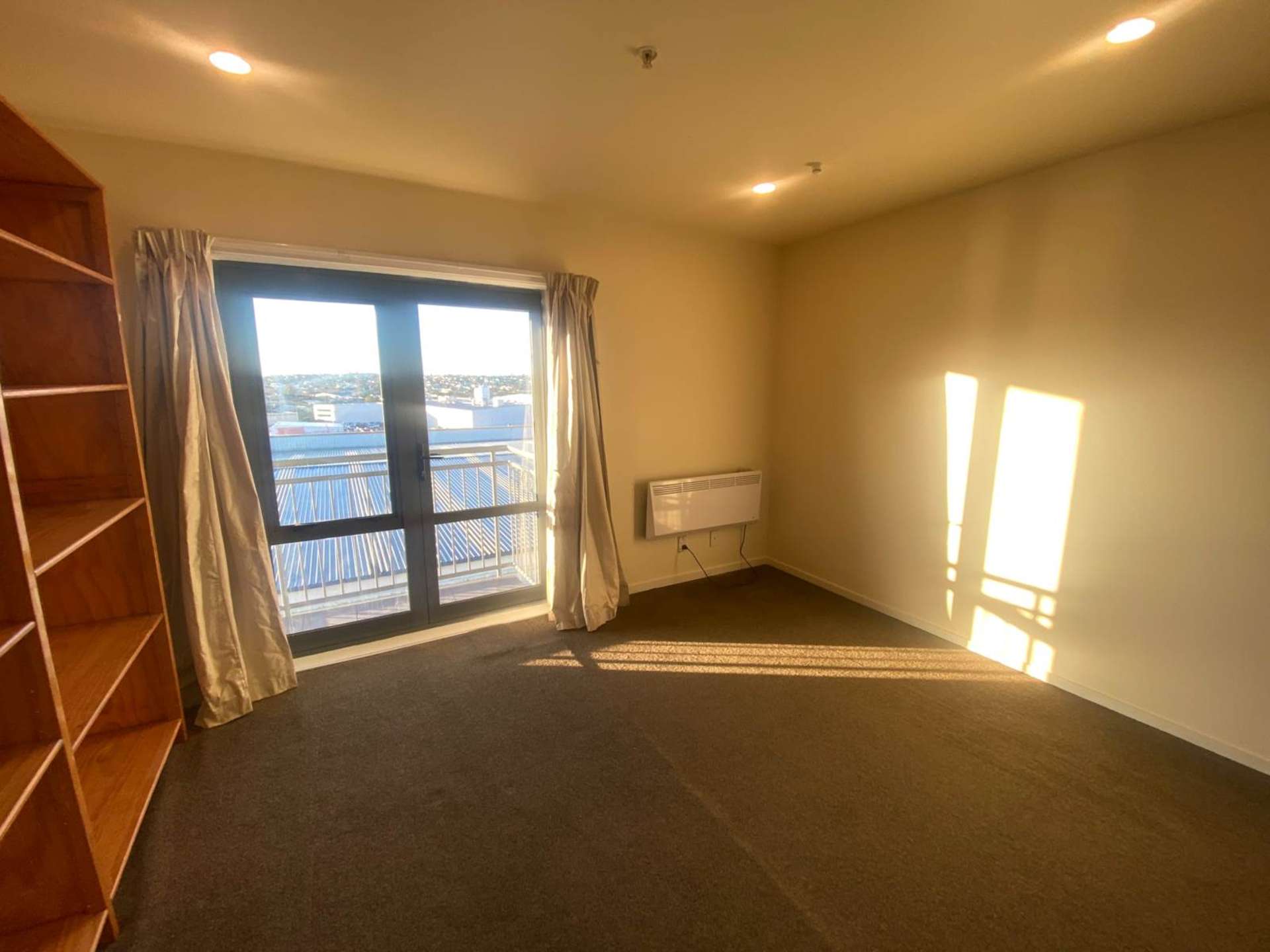 5p/10 Crown Lynn Place New Lynn_0