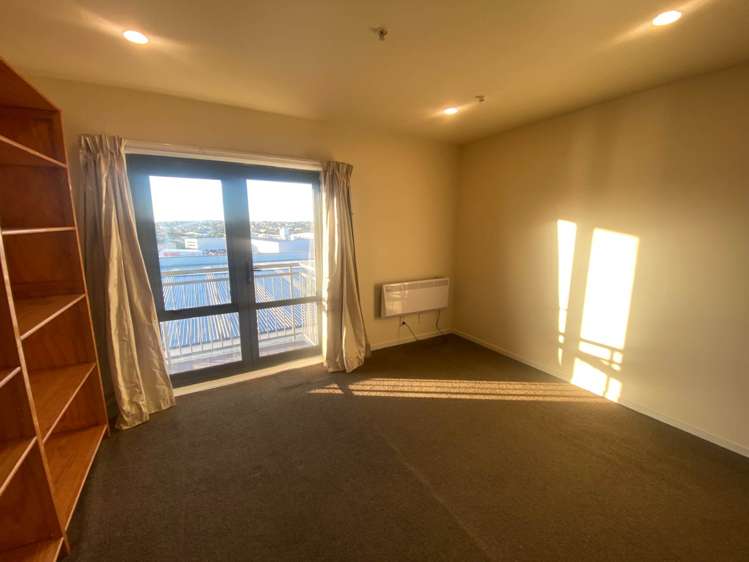 5p/10 Crown Lynn Place_0