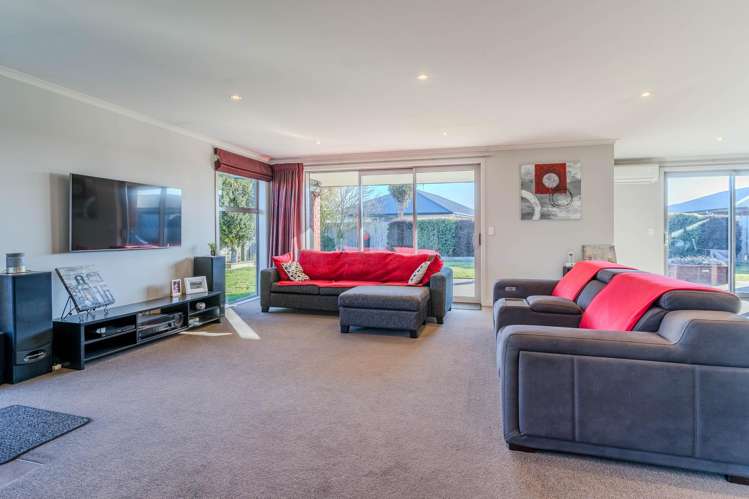 14 William James Close_5
