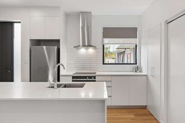 10/50 Friend Street Karori_1