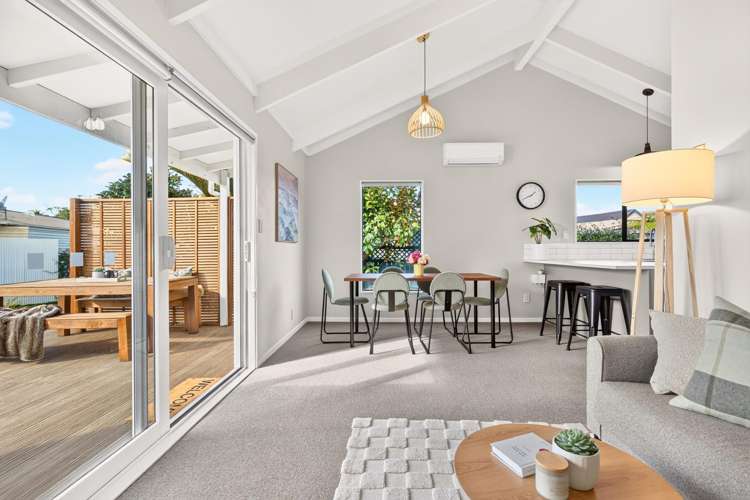 77A Vodanovich Road Te Atatu South_2