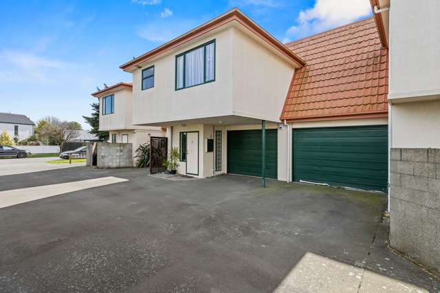 Must be sold, Motivated Vendor!