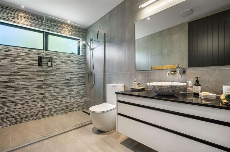 2A Peter Terrace Castor Bay_31
