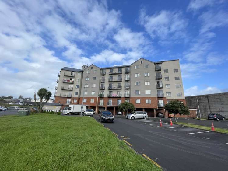 2i/17 Crown Lynn Place New Lynn_8