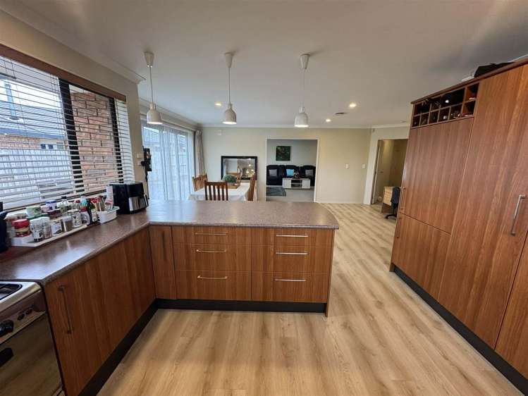 42 Peter Hall Drive Kelvin Grove_14