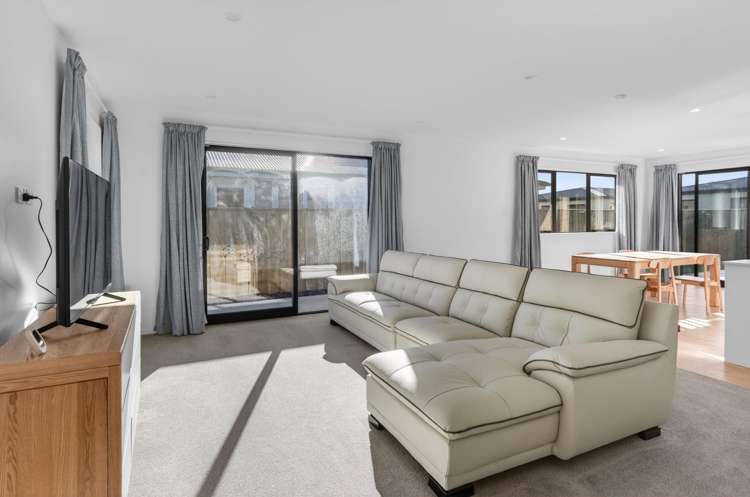 10 Longfields Road_1