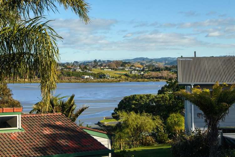 4 Sunny Bay Road Matua_19