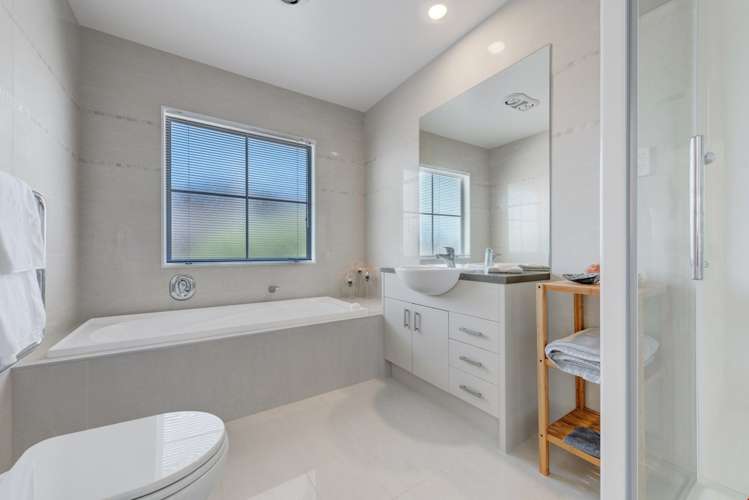 70 Pine Harbour Parade Beachlands_15