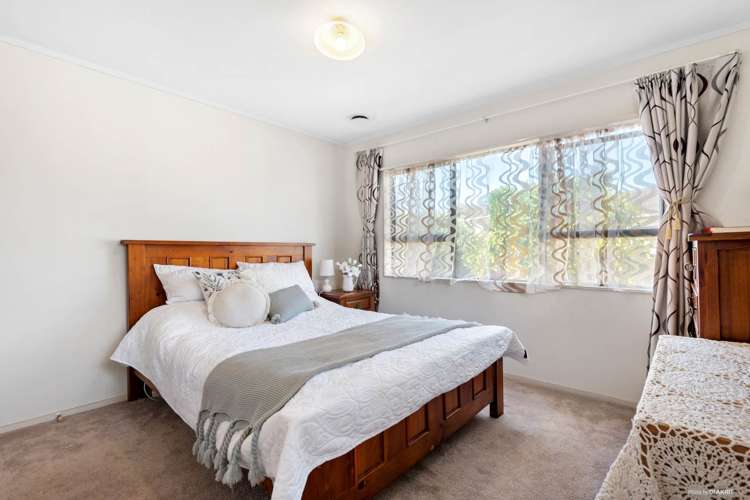 2/132 Botany Road Botany Downs_11