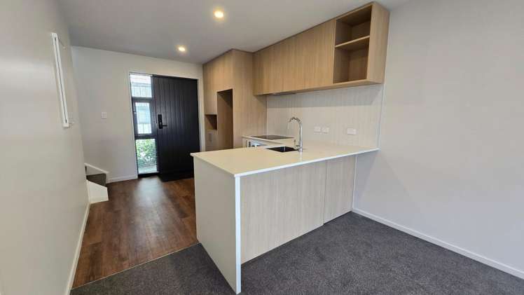 3/7 Bertram Grove Naenae_1