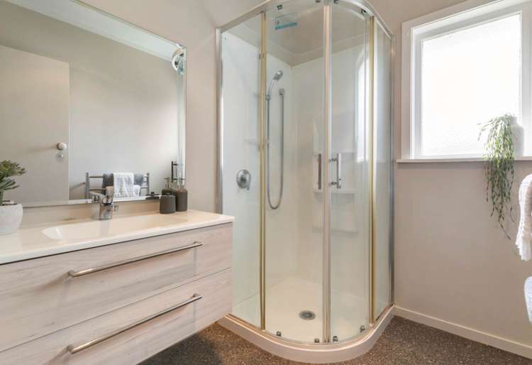 133 Vodanovich Road Te Atatu South_10