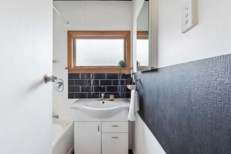 13 York Crescent Westown_14