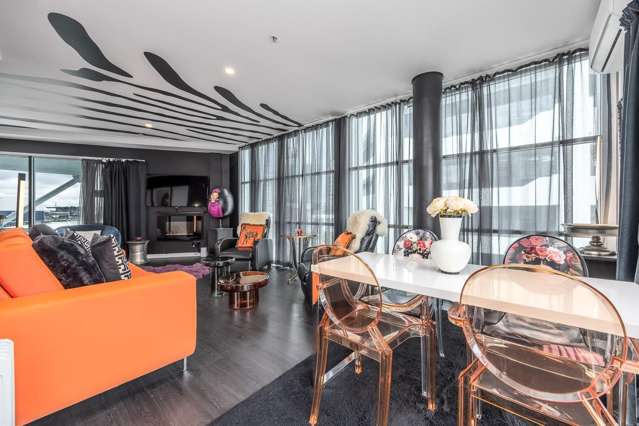 Bold Waterfront Studio