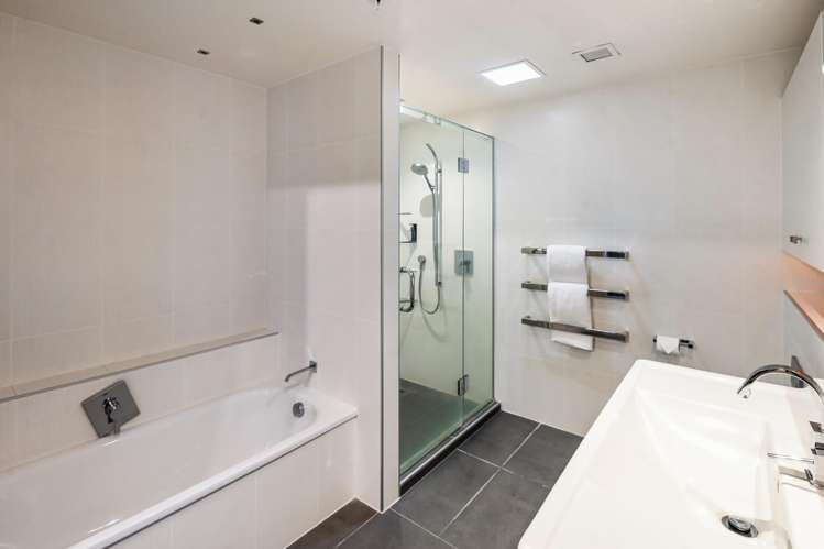 302/136 Marine Parade Mt Maunganui_17