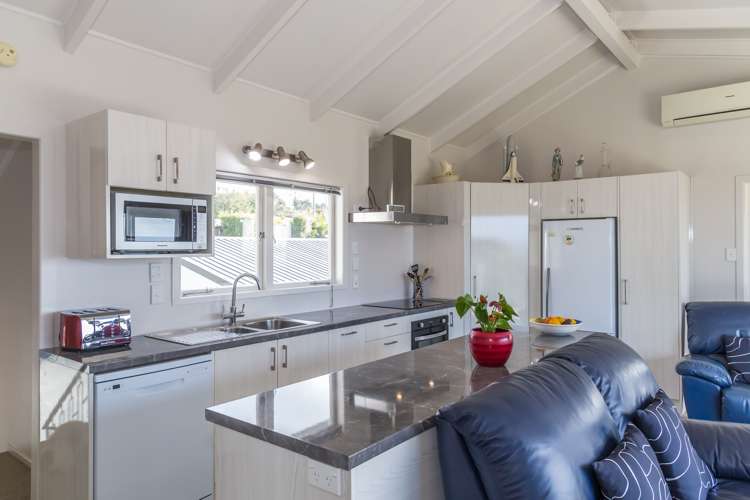 46 Brightside Road Stanmore Bay_8