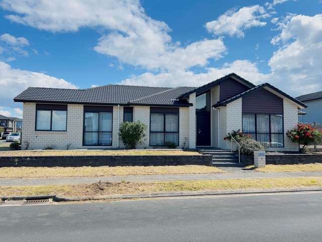 4 bedrooms family home in Flat Bush