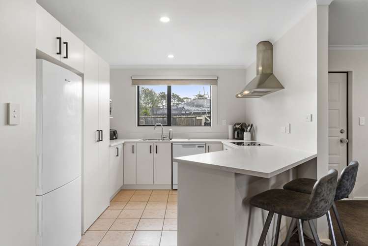 319c Royal Road Massey_1