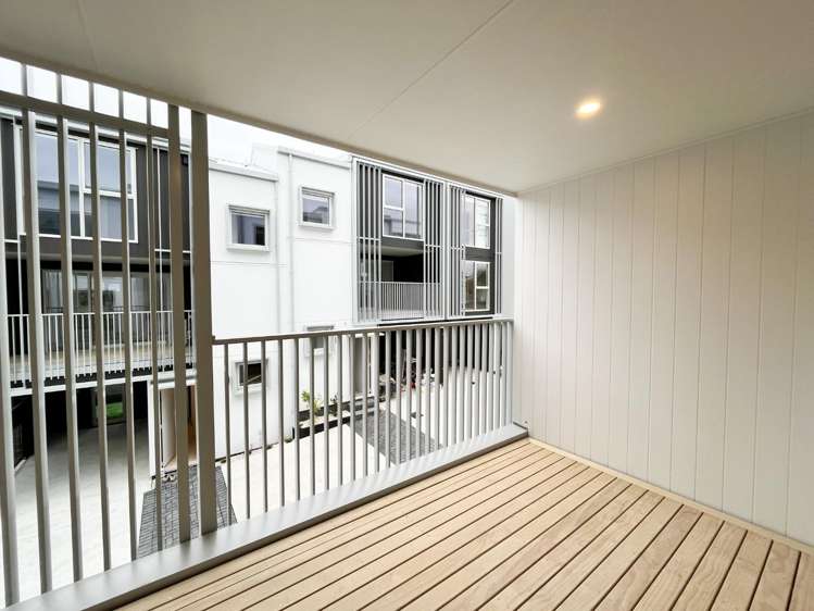 15/9 Aeroview Drive 1603_13