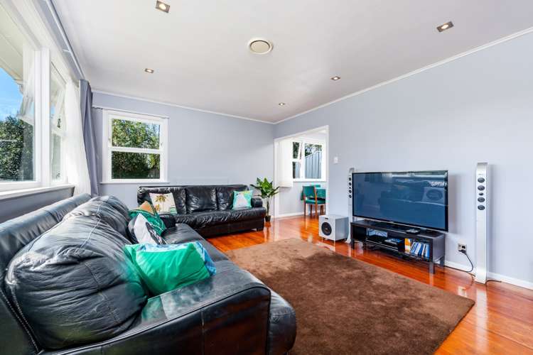 32 Cobham Crescent Kelston_6