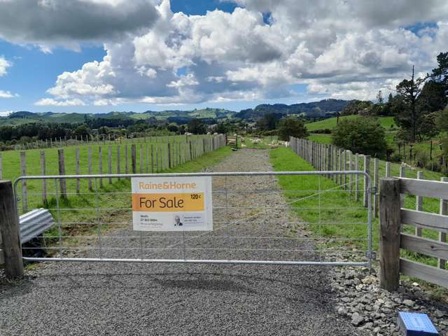 Superb Site Close to Town!