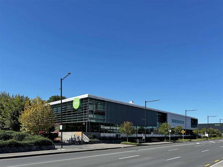 8 Business Parade South_0