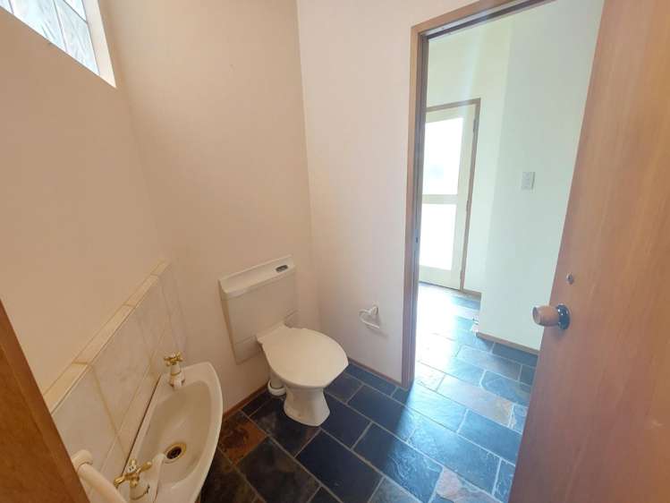 8 Beach Road Mellons Bay_17