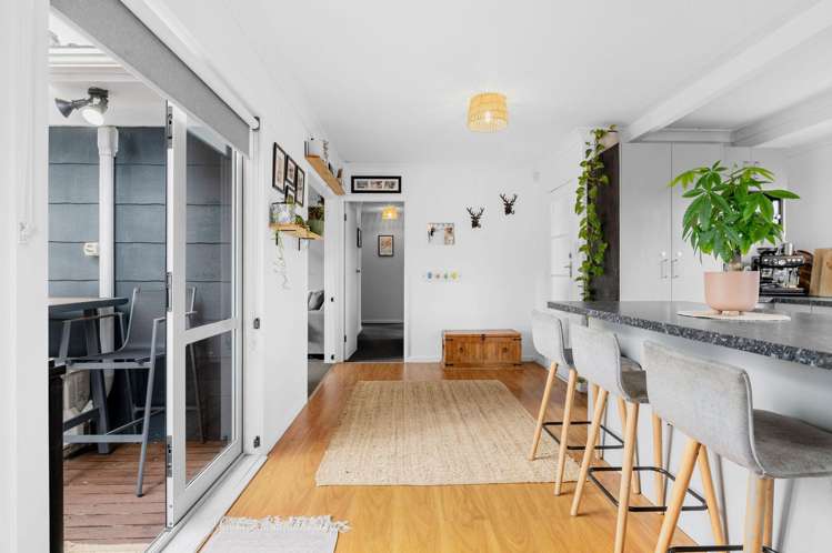 9 Wall Street Nawton_4