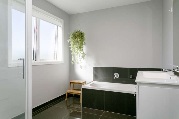 5 Broadcast Lane Rangatira Park_17