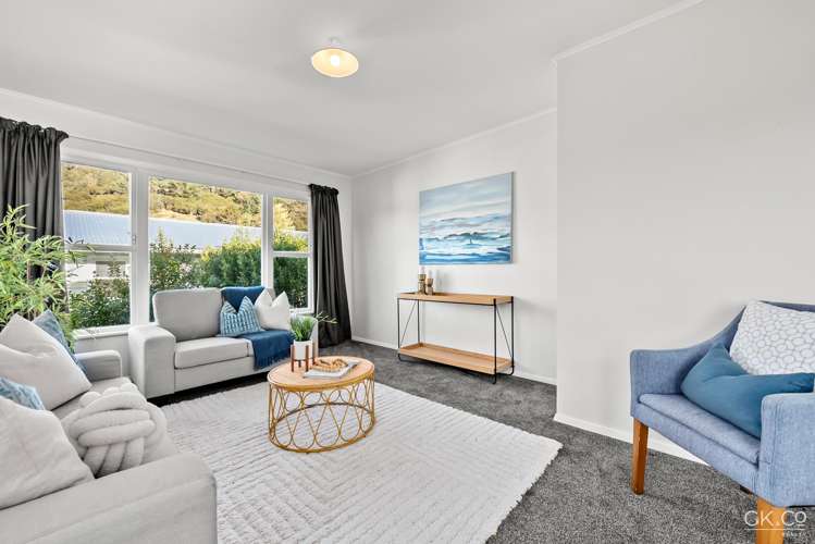 5 Reid Road Wainuiomata_3