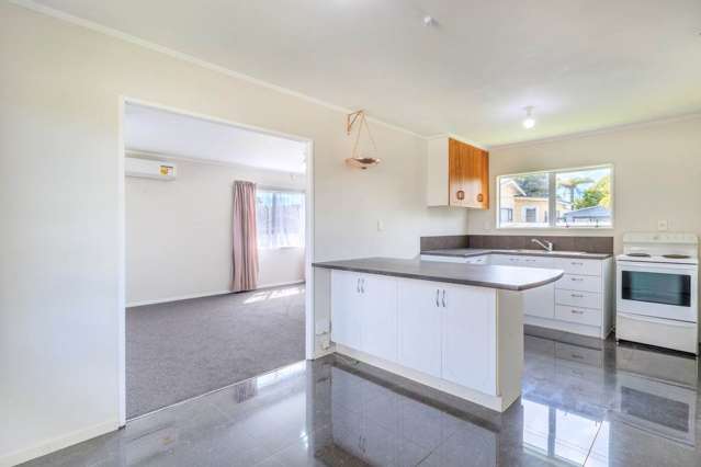 Pleasant Three Bedroom in Papakura!