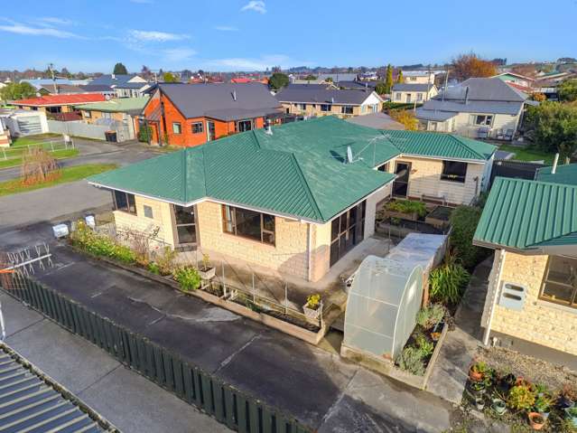 Sun-Filled & Low Maintenance on Grant Street
