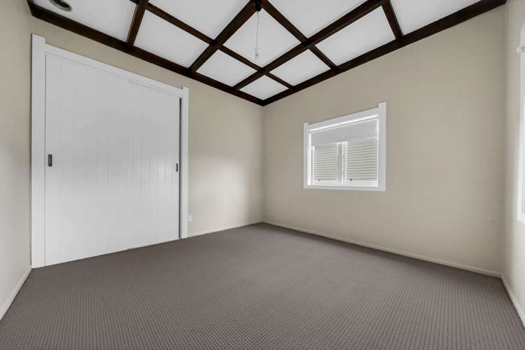 65 Beach Road Pahurehure_18