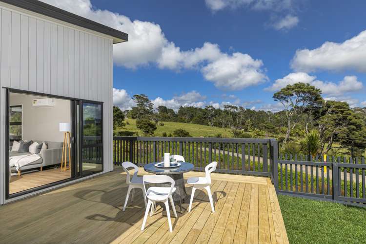 36 Taiororua Avenue Massey_16