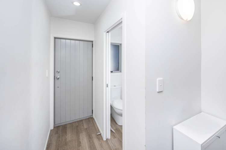 8/100 Knighton Road Hillcrest_16