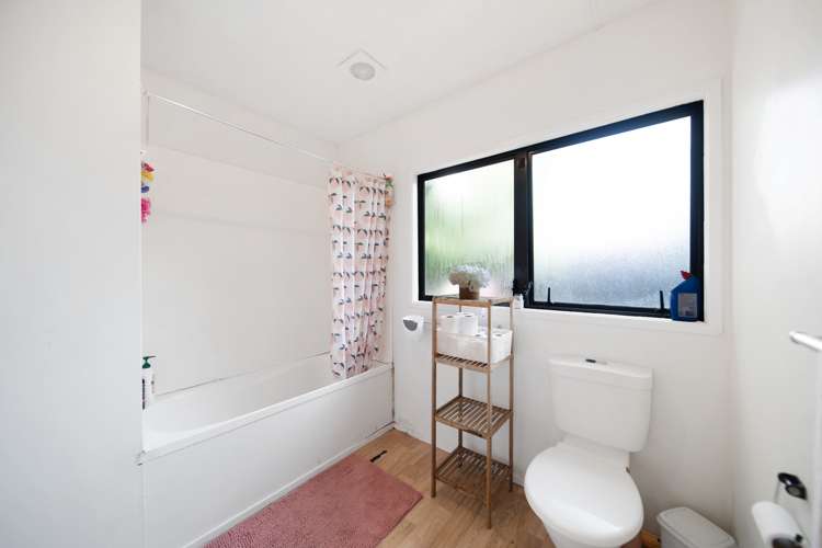 2/36 Convair Crescent Mangere_9