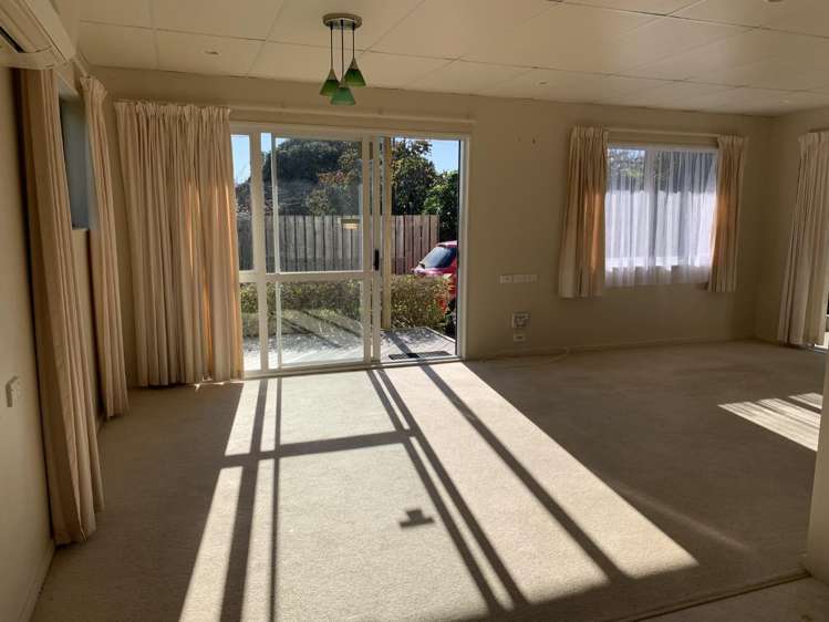 1/3 Whimp Avenue (Downstairs Unit) Onerahi_2