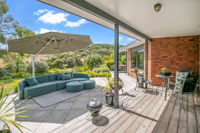 1.66ha Muriwai Valley Home & Income