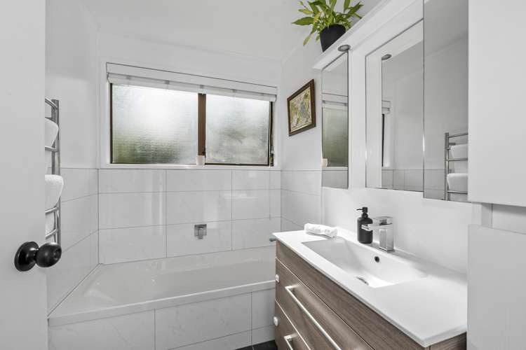 1/105 Sunset Road Totara Vale_21