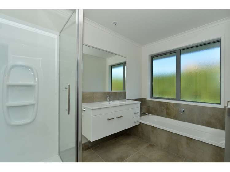 7 Pyle Road East One Tree Point_13