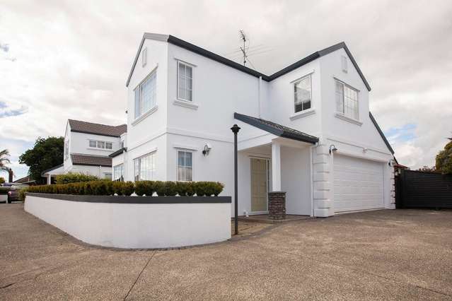 Luxurious 4 Bedroom Home in a Serene Location