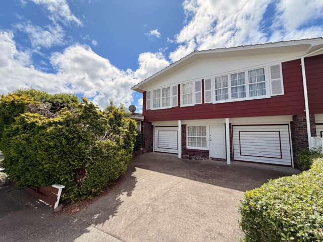 Spacious 3 Bedroom Home with Flexible Downstai...