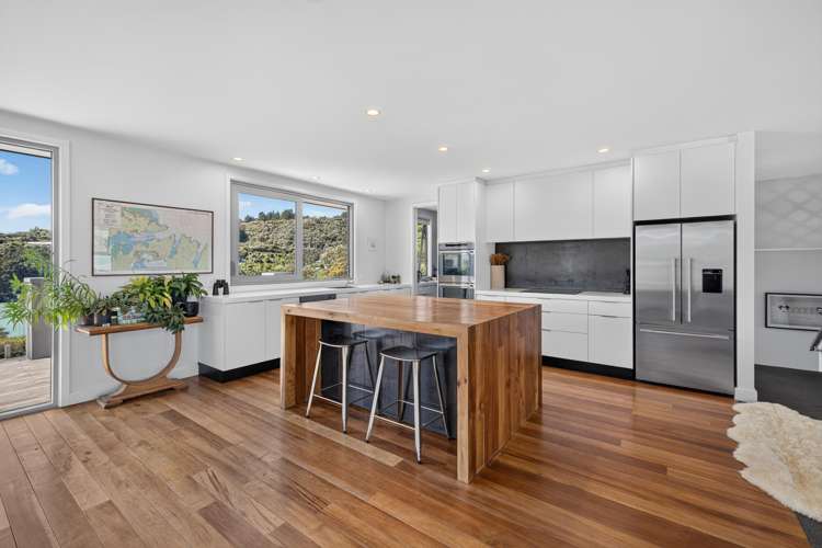 11 Kaioruru Lane Charteris Bay_7