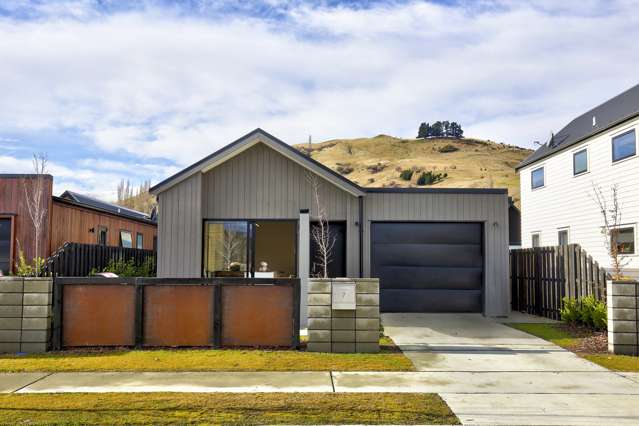 7 Lorne Street Dalefield/Wakatipu Basin_1