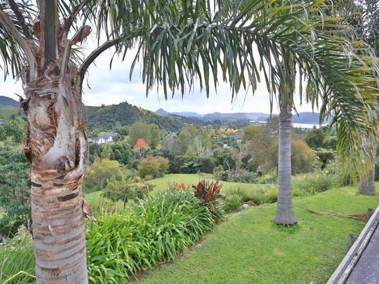 8 Governors Heights Whangamata_10