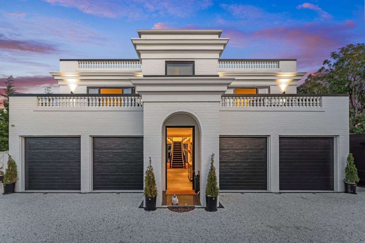 The White House is for sale no, not THAT one, the one in Greenhithe