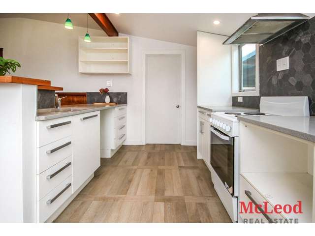 Modernised Bungalow – Family Living or Smart Investment!