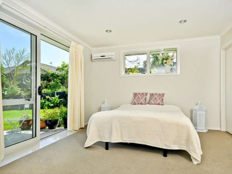 9 Cabourne Drive Glenview_8