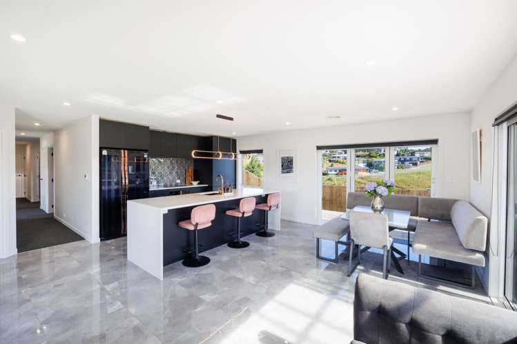 37 Vaucluse Heights Fitzherbert_1